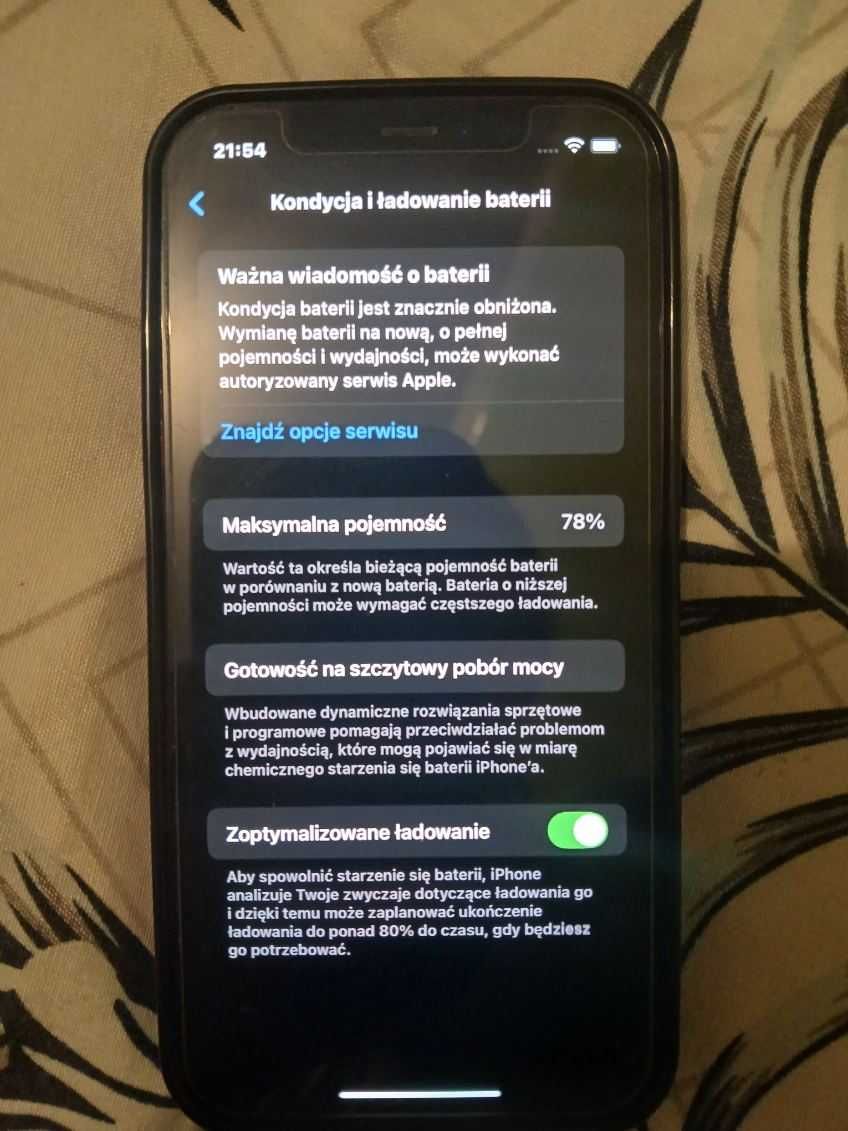 Sprzedam używany iPhone 12 4/64 w zestawie z słuchawkami i 2 x etui