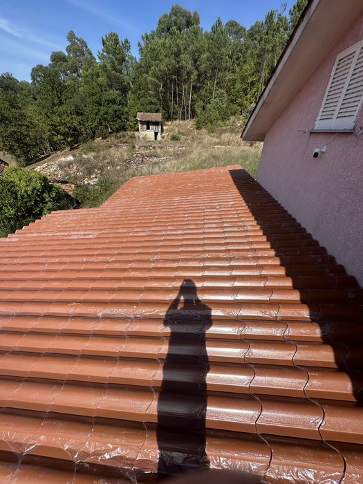 Montagem de estrutura e telhado