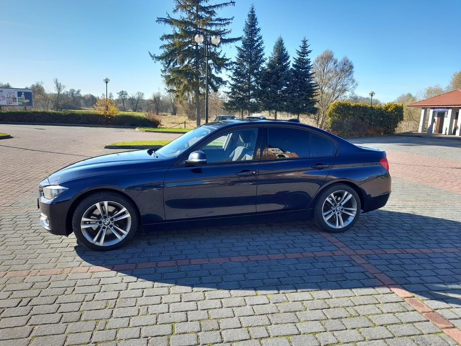 BMW 218 KM . 325 . F 30 sprzedam lub zamienię na przyczepę kempingową