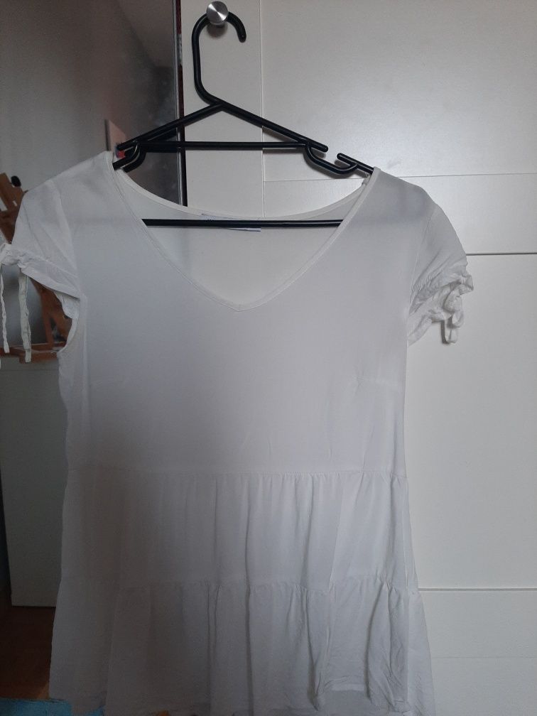 Biała bluzka z falbanami