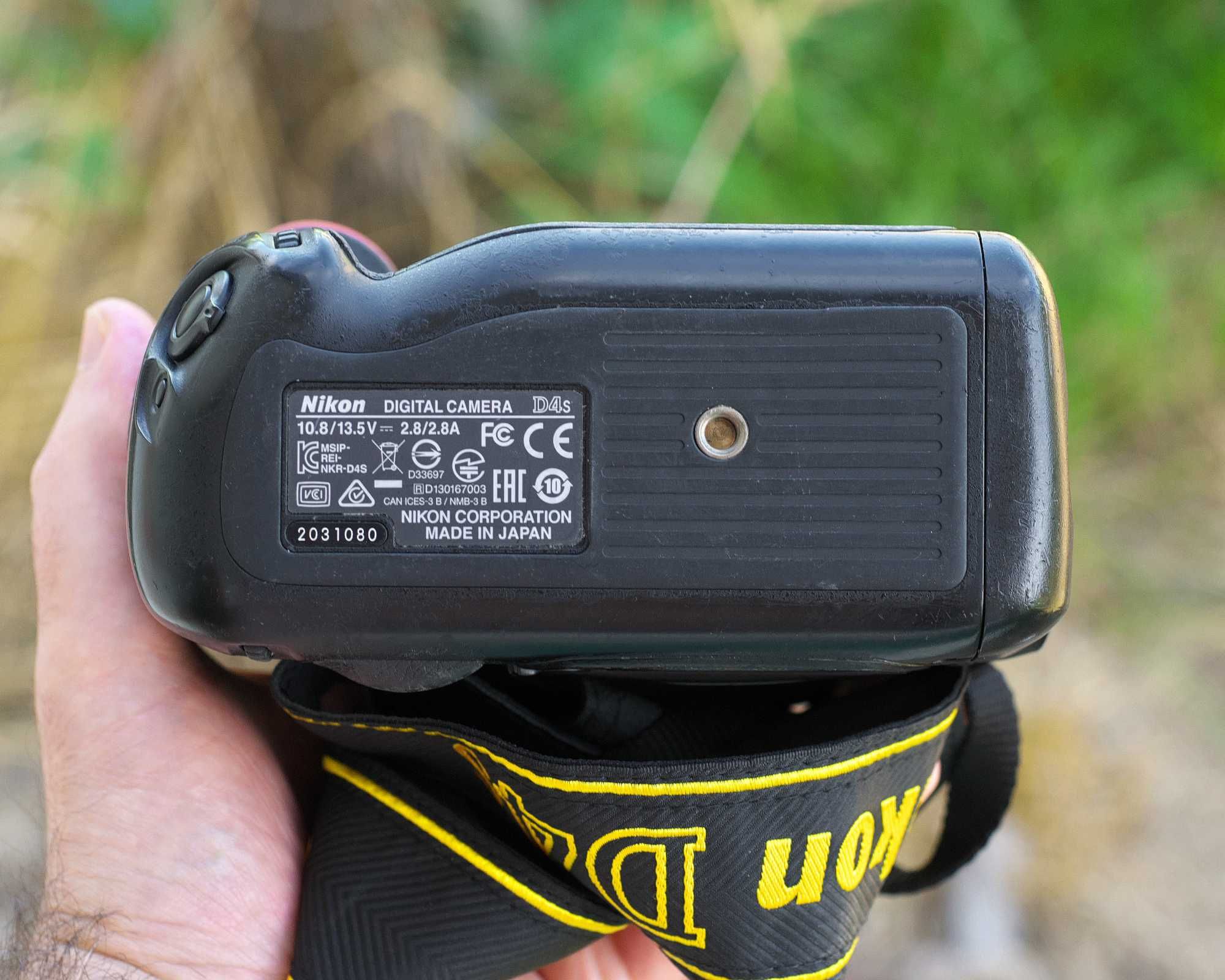 Nikon D4S full-frame camera 87,5 т. кадров