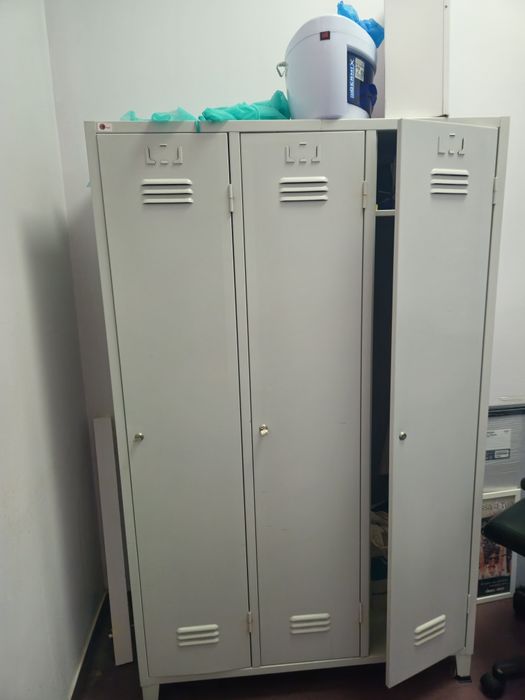 Cacifo metálico com 3 portas