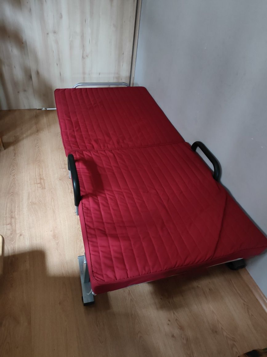 Łóżko składane mobilne z materacem na kolkach szerokie