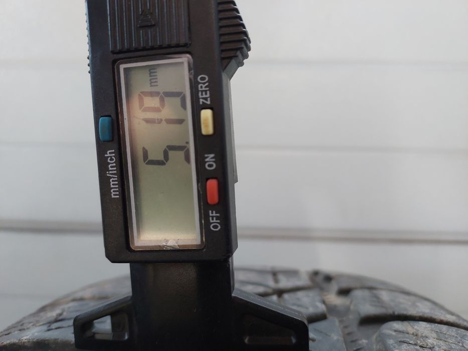 2 opony zimowe Pirelli 215/65/17 99H