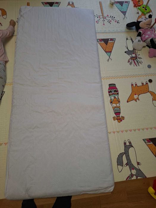 Oddam łóżeczko z materacem