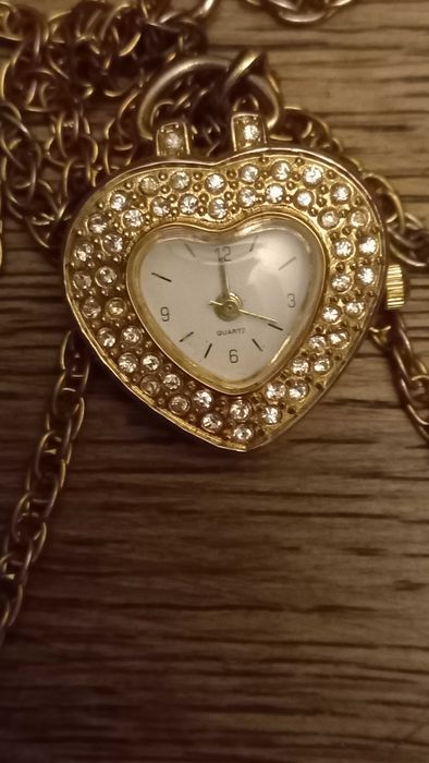 Sprzedam damski zegarek wisiorek pozłacane serce z cyrkonikami