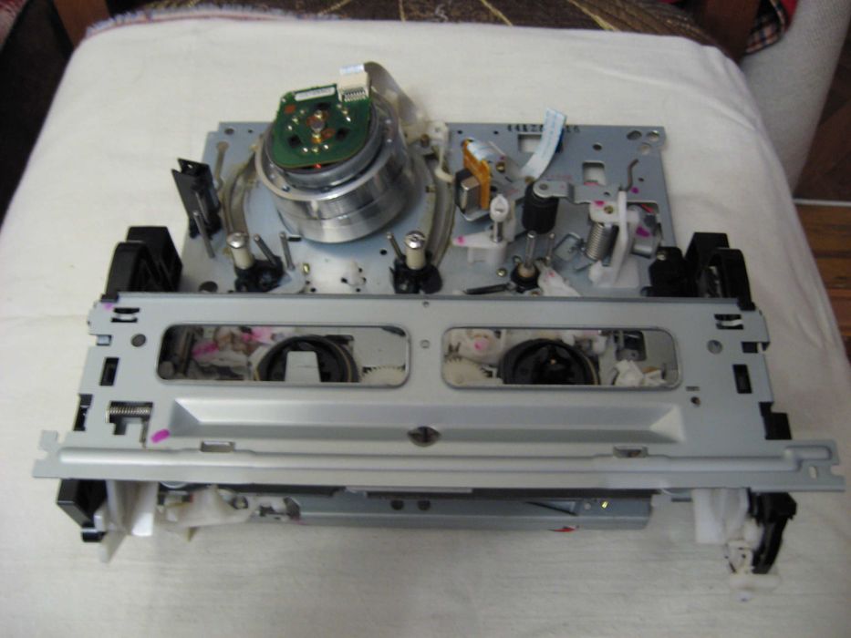 Лентопротяжка с видеомагнитофона