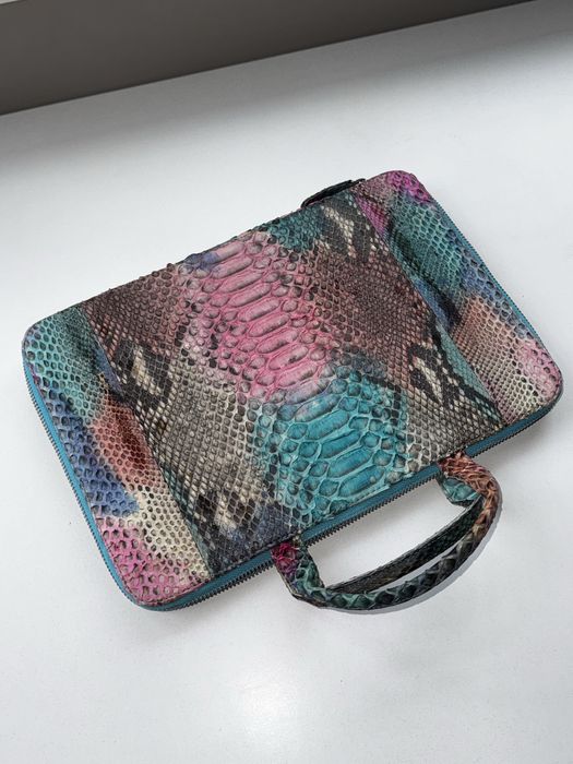 Продам шкіряний чохол під ноутбук або планшет. Натуральна змієва шкіра