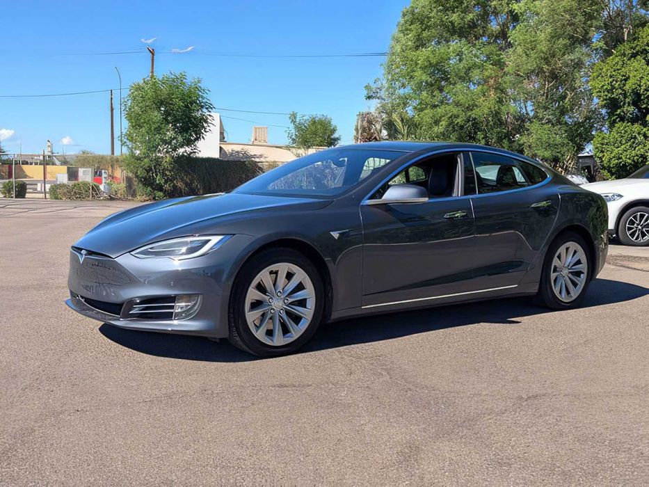 Tesla Model S      2018