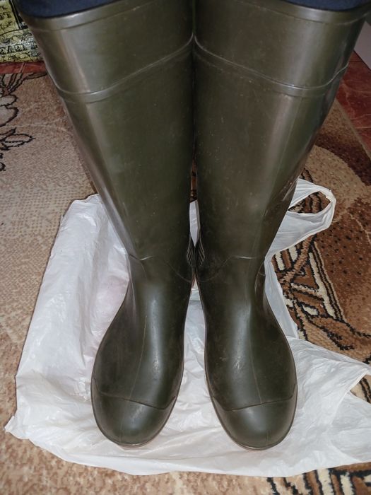 Продам гумові чоботи
