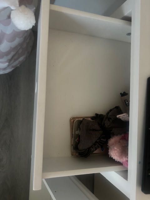 Mesa cabeceira menina