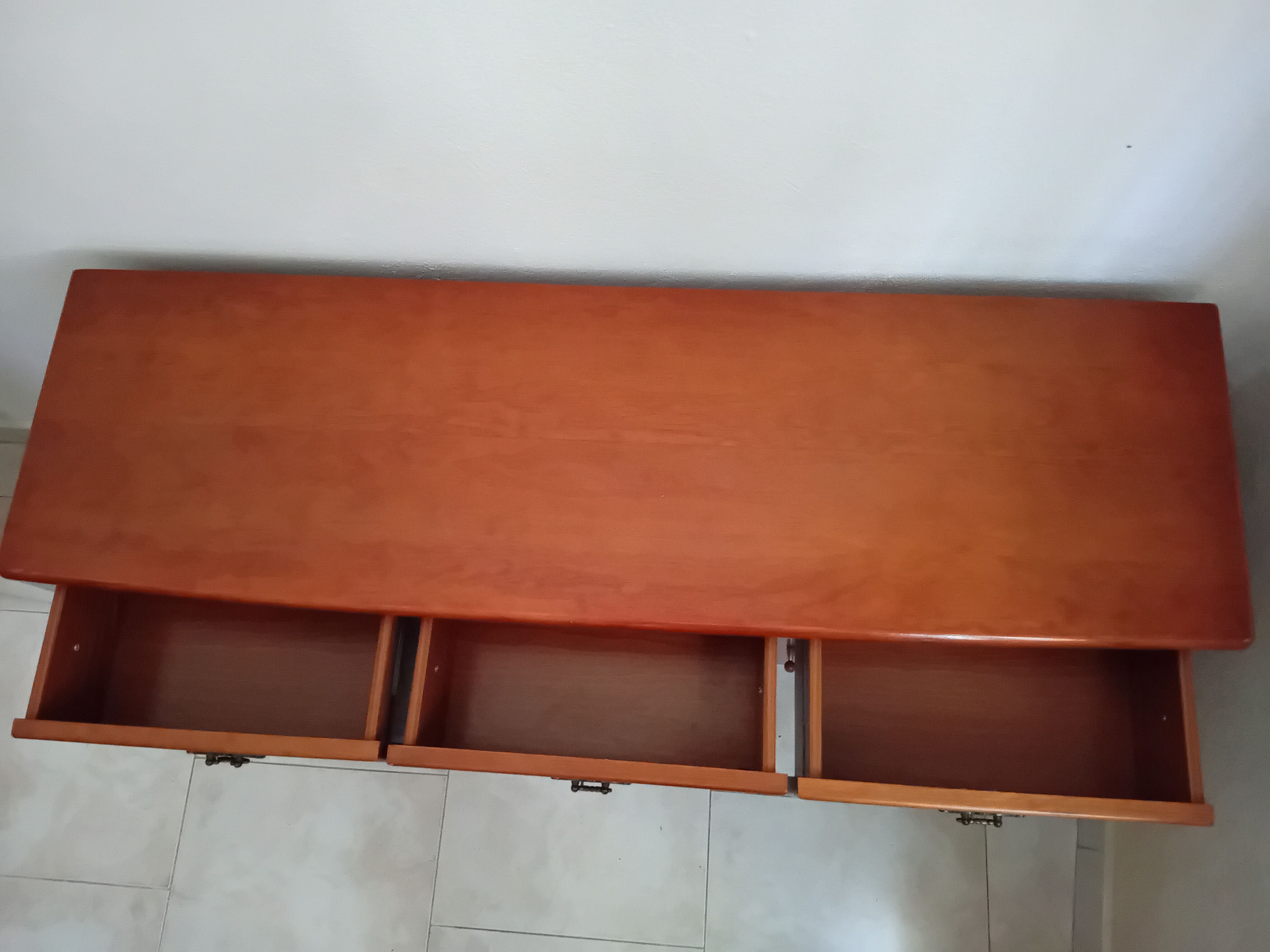 Móvel com 3 portas e 3 gavetas
