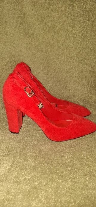 Жіночі  туфлі червоні та чорні
