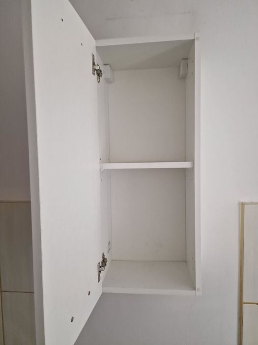 Zestaw mebli lakierowanych