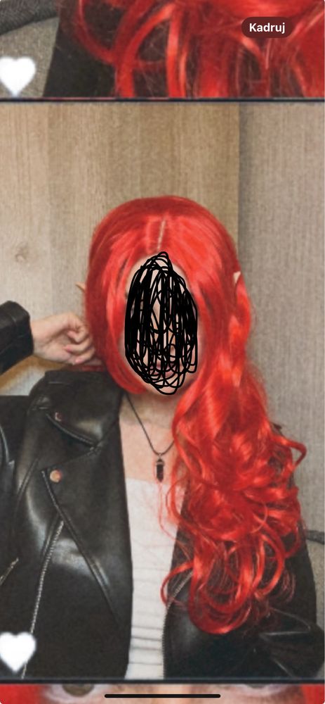 Czerwona peruka cosplay