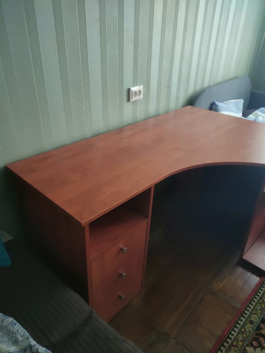 Продам письмовий угловий стіл
