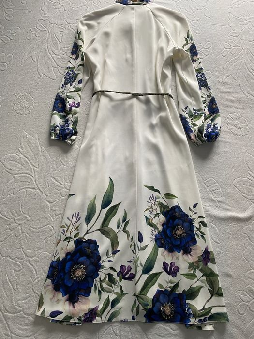 Неймовірна сукня під вишивку з квітами розмір S