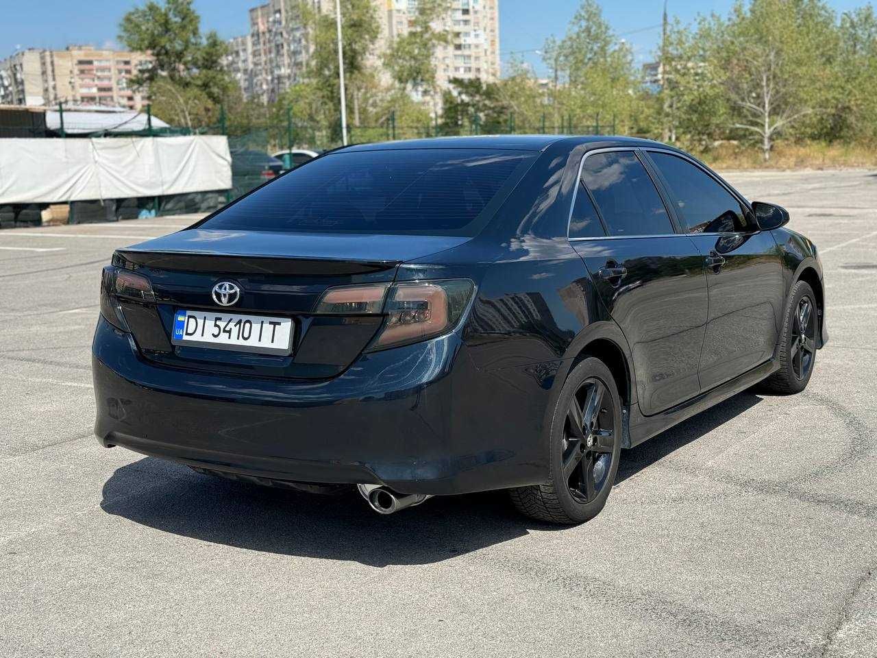 Toyota Camry 2.5 бензин 2013 года