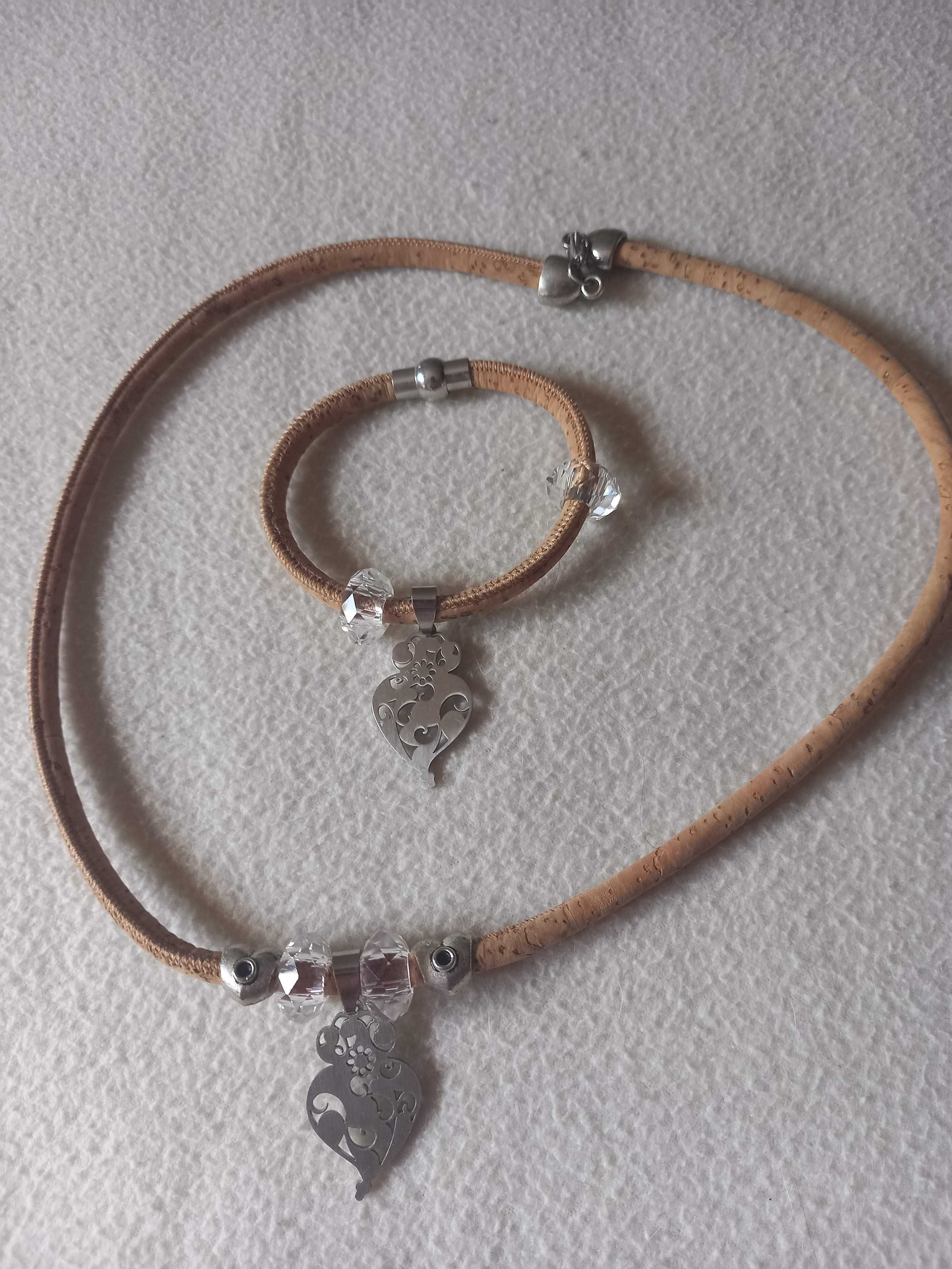Colar e pulseira em cortiça-Novo (Portes incluídos)