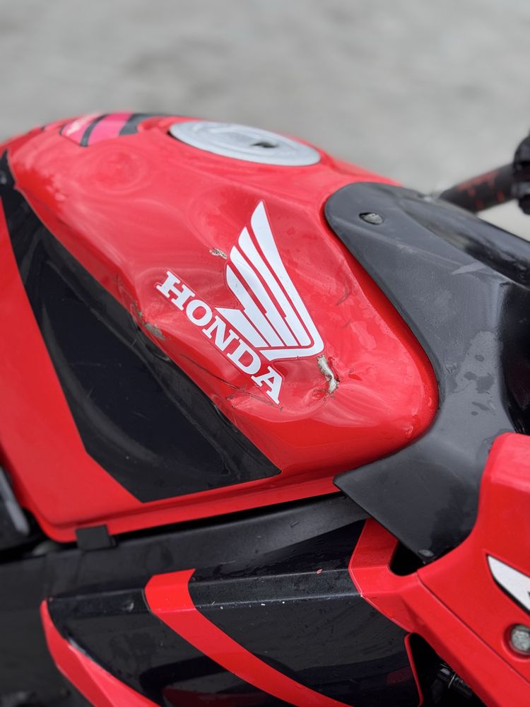 Продаю мотоцикл Honda CBR125 R