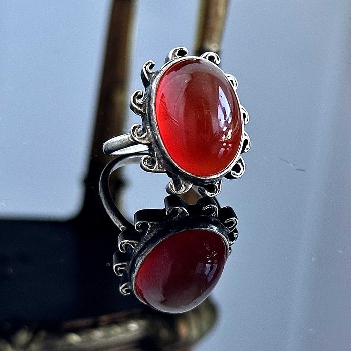 Srebrny pierścionek z Karneolem ok. 1910 roku, srebro próby 835