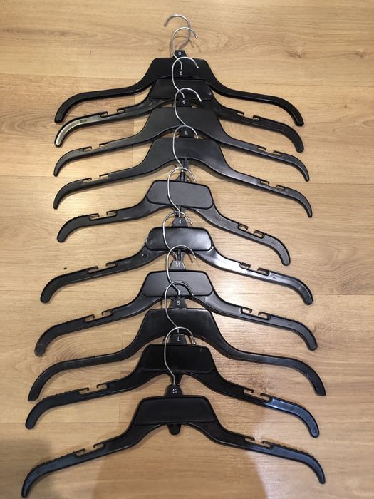 Пластикові вішаки для одягу
