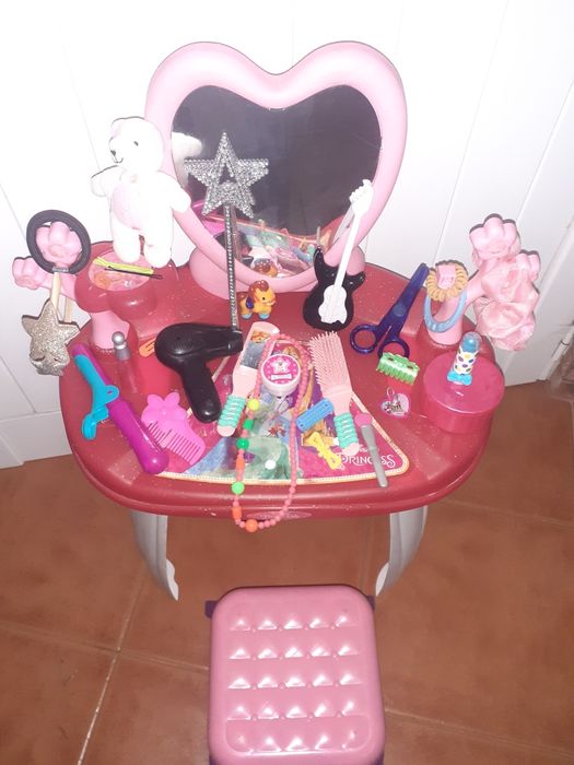 Brinquedo tocar com muitos acessorios e banco usado