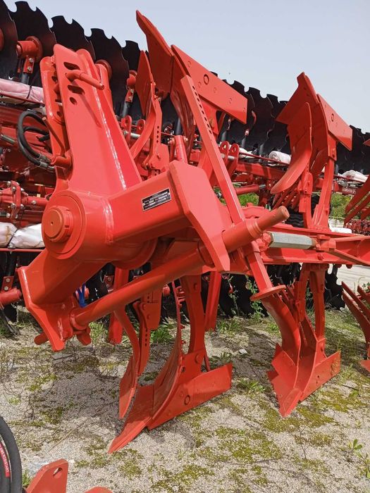 Плуг оборотний навісний Оптикон  «МАСТЕР  А3»  3 корпусний з передплуж