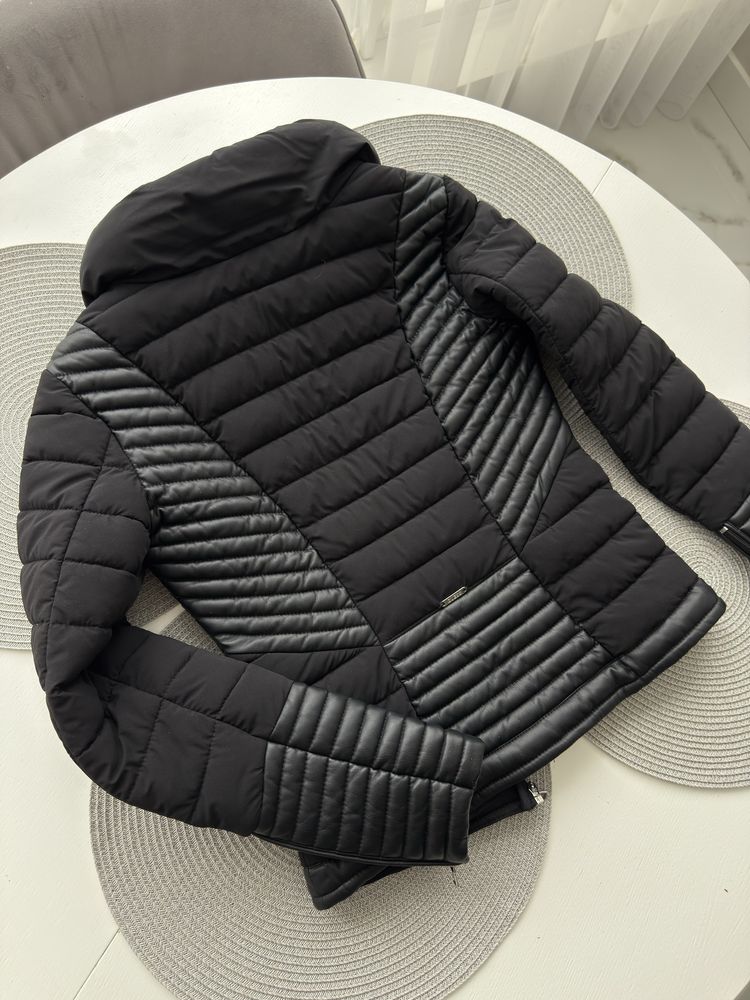 Куртка Guess XS р.