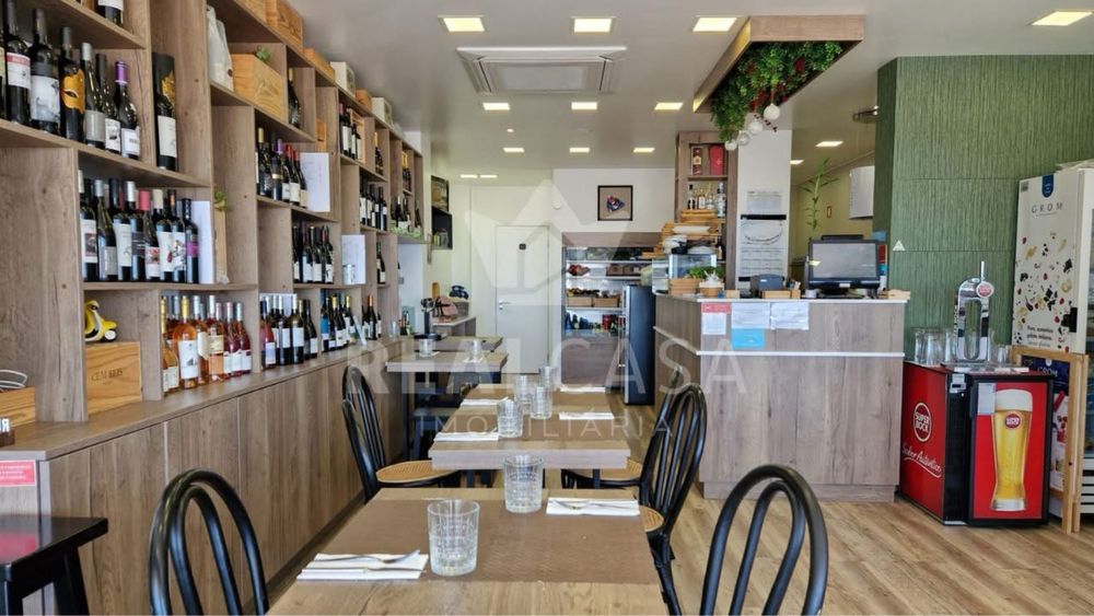 Casa de petiscos à beira mar