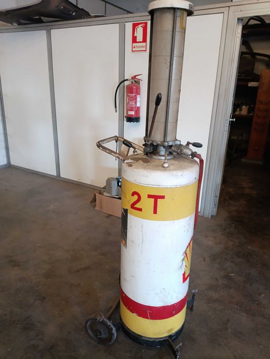 Bomba gasolina ,2T em ótimo estado funcional