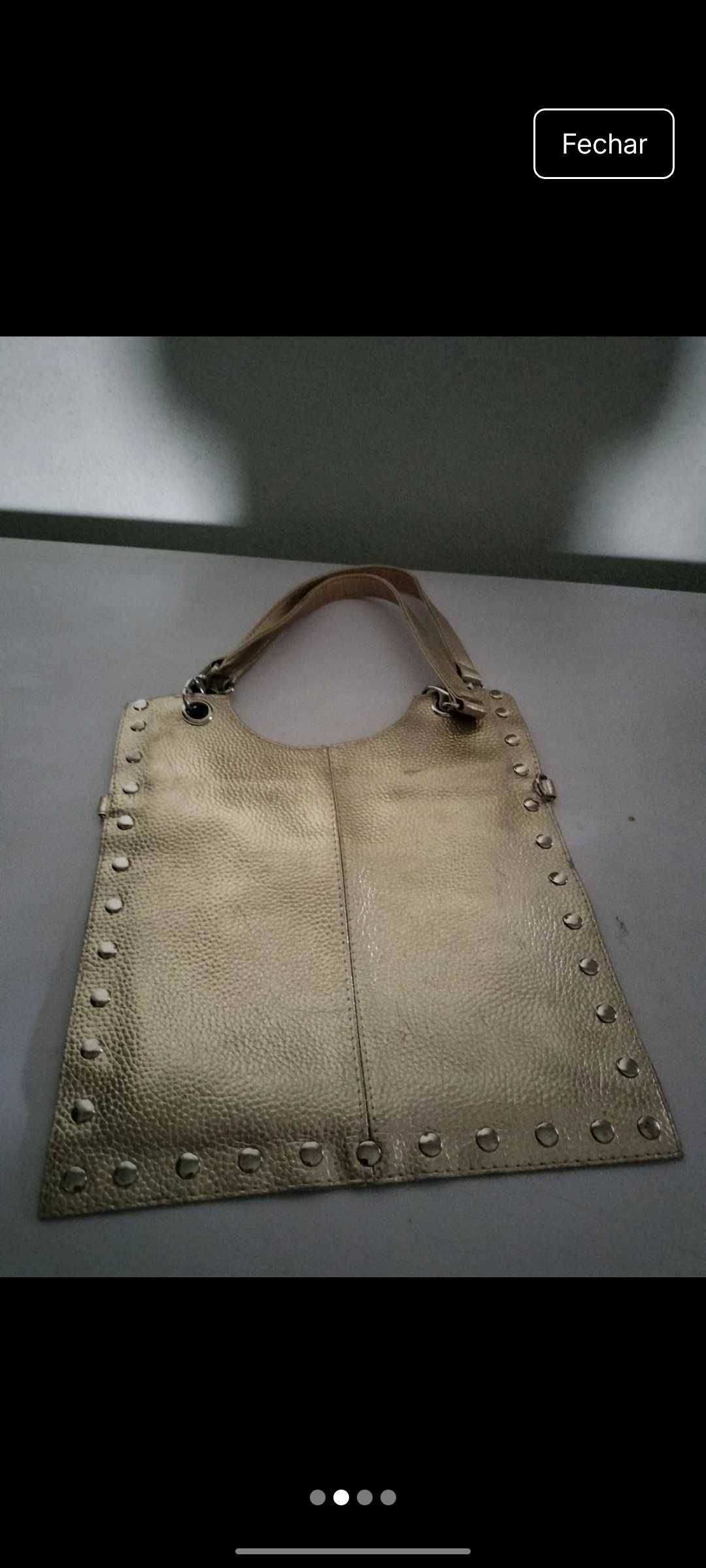 Bolsa de Ombro Dourada com Pregas Metálicas - Elegante