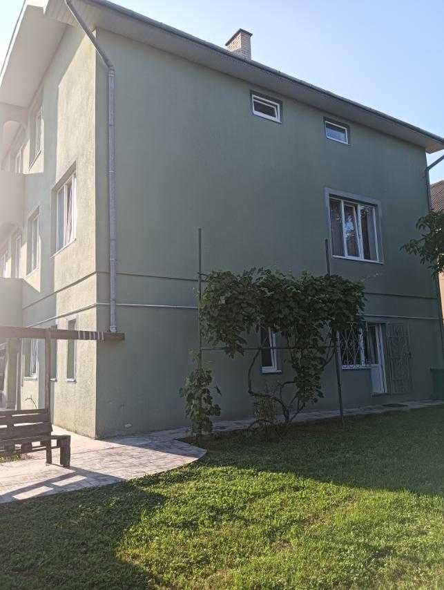 Продаж будинку по вул.Коновальця