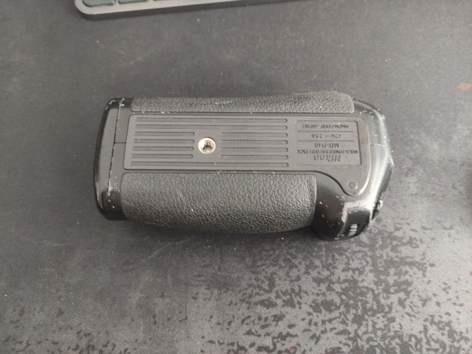 Nikon MB-D10 + Bateria