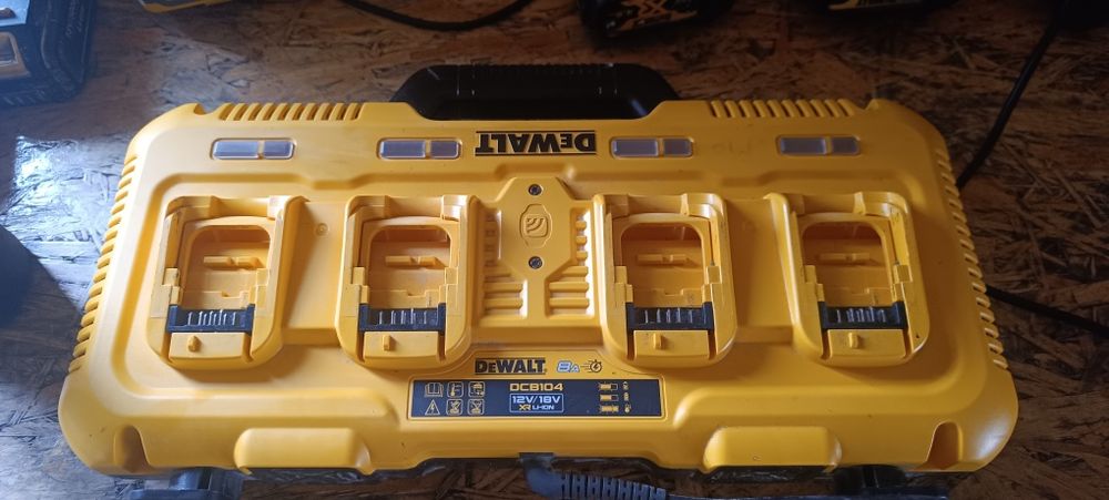 Ładowarka DeWalt dcn 104 8A