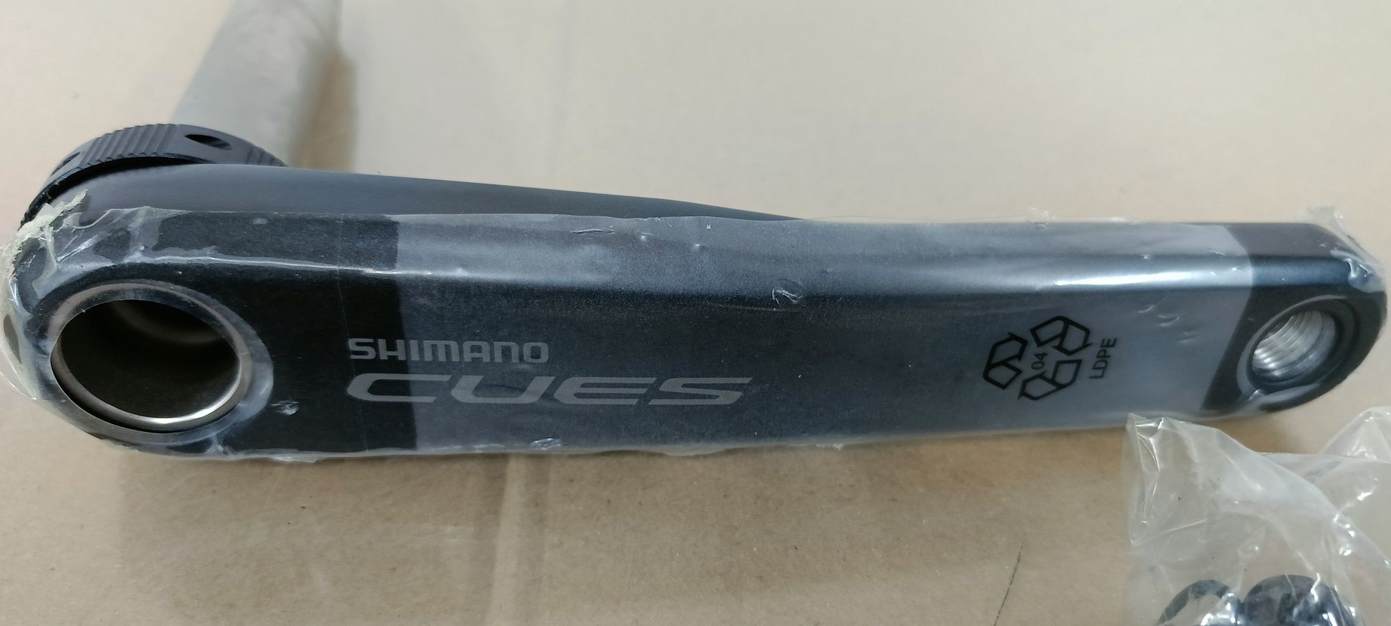 Nr1. Mechanizm korbowy Shimano Cues  FC-U6000-1 . 175mm