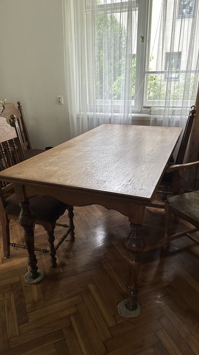 antyczny Stół drewniany z kompletem krzeseł – styl klasyczny/retro