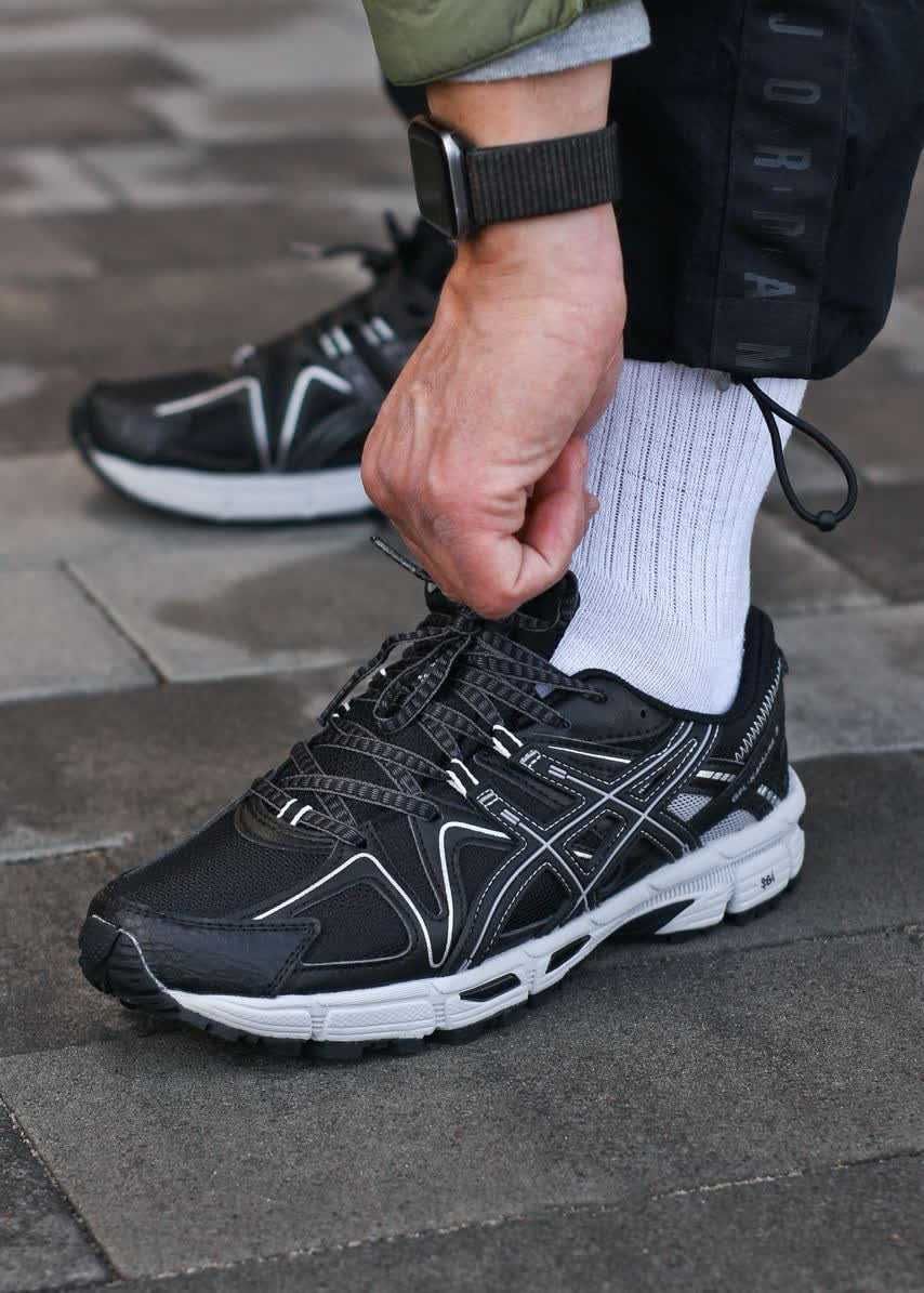 Стильні кросівки Asics Gel-Kahana 8 Black/White чоловічі чорно-білі