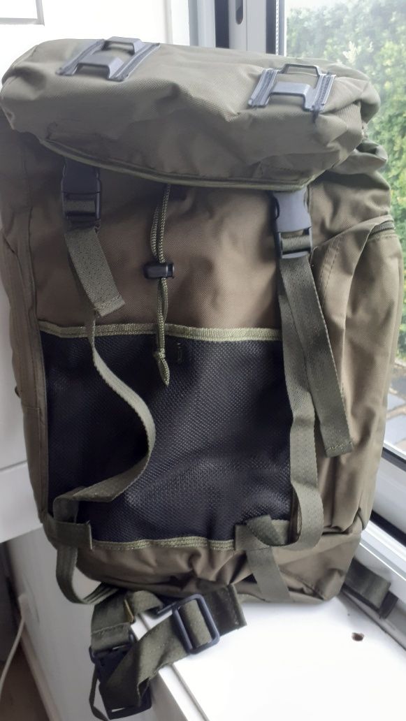 Mochila militar Miltec e kit hidratação