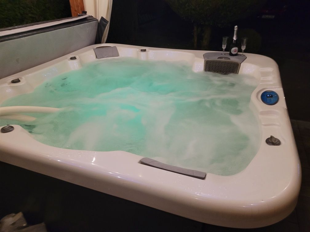 Sprzedam jakuzzi ogrodowe 6 os