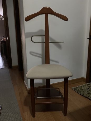Cadeira cabide em madeira