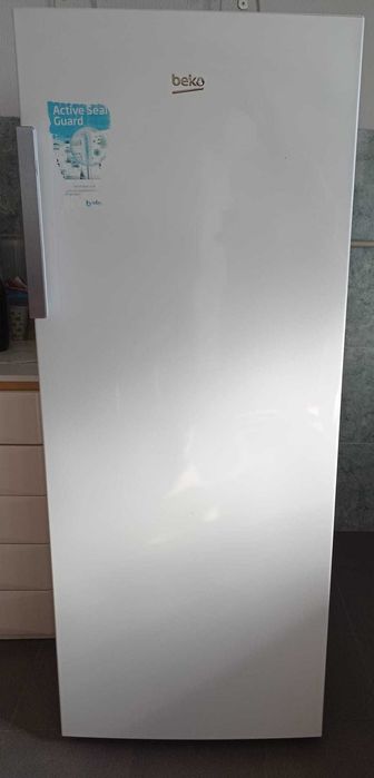 Congelador vertical Beko