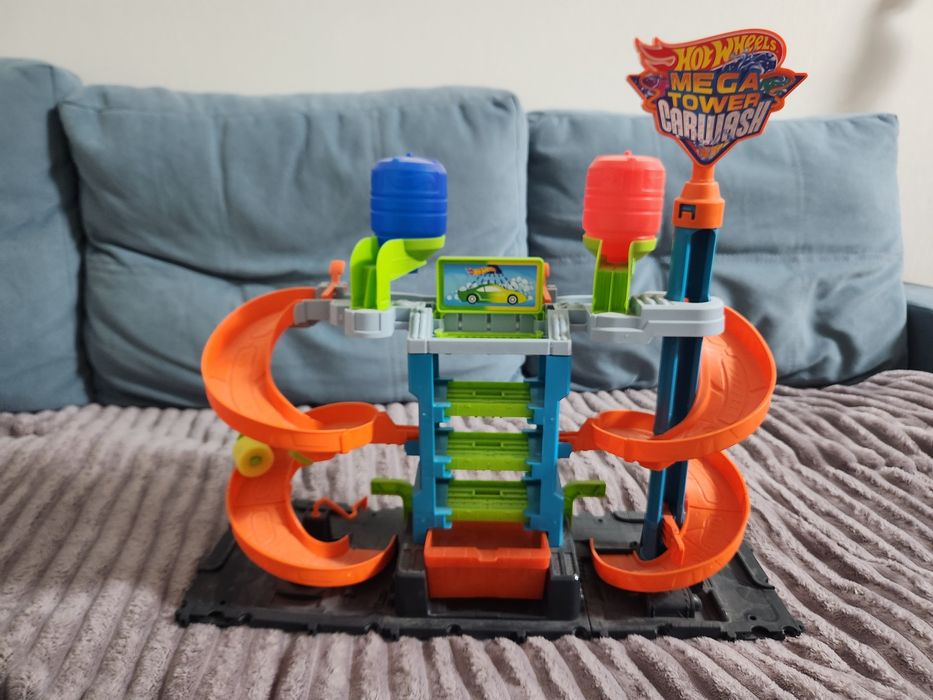Ігровий набір Hot Wheels City Автомийка Мегавежа