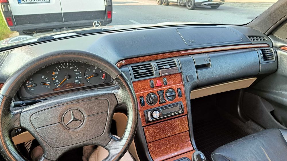 Mercedes-Benz E290