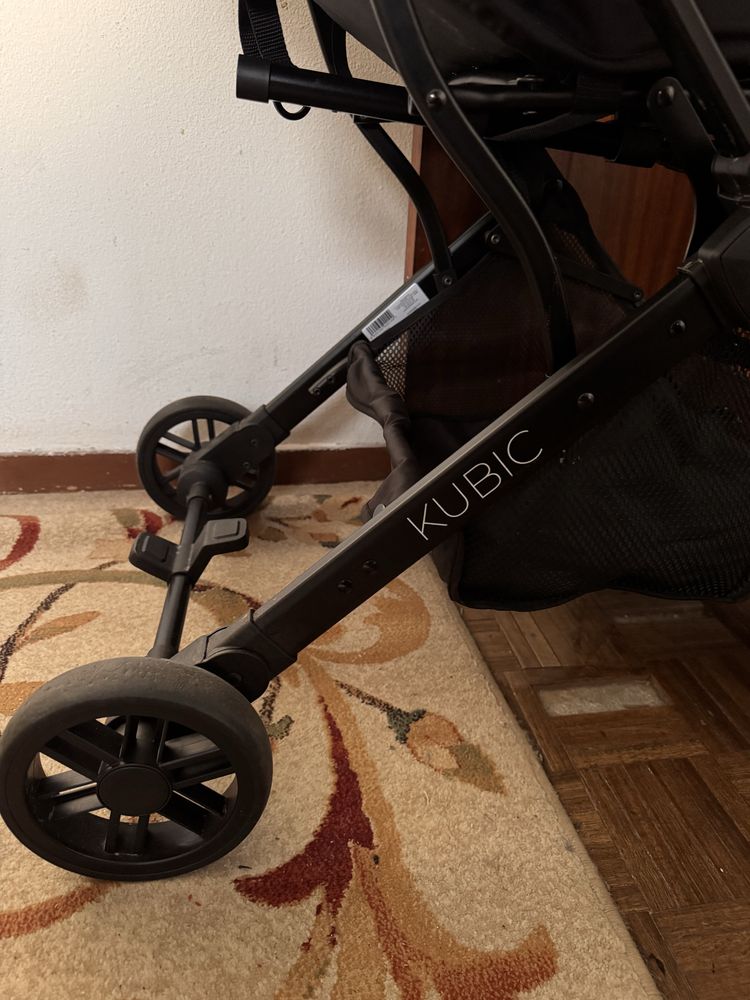 Carrinho de passeio de bebé