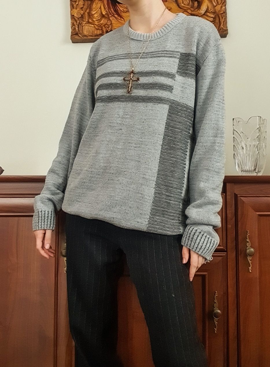 Szary sweter vintage