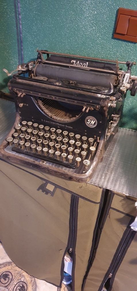 Maszyna do pisania firmy IDEAL stara maszyna gabinetowa retro !