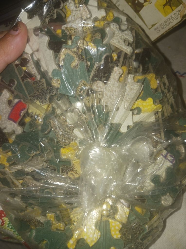 Puzzle antigo caixa com defeito