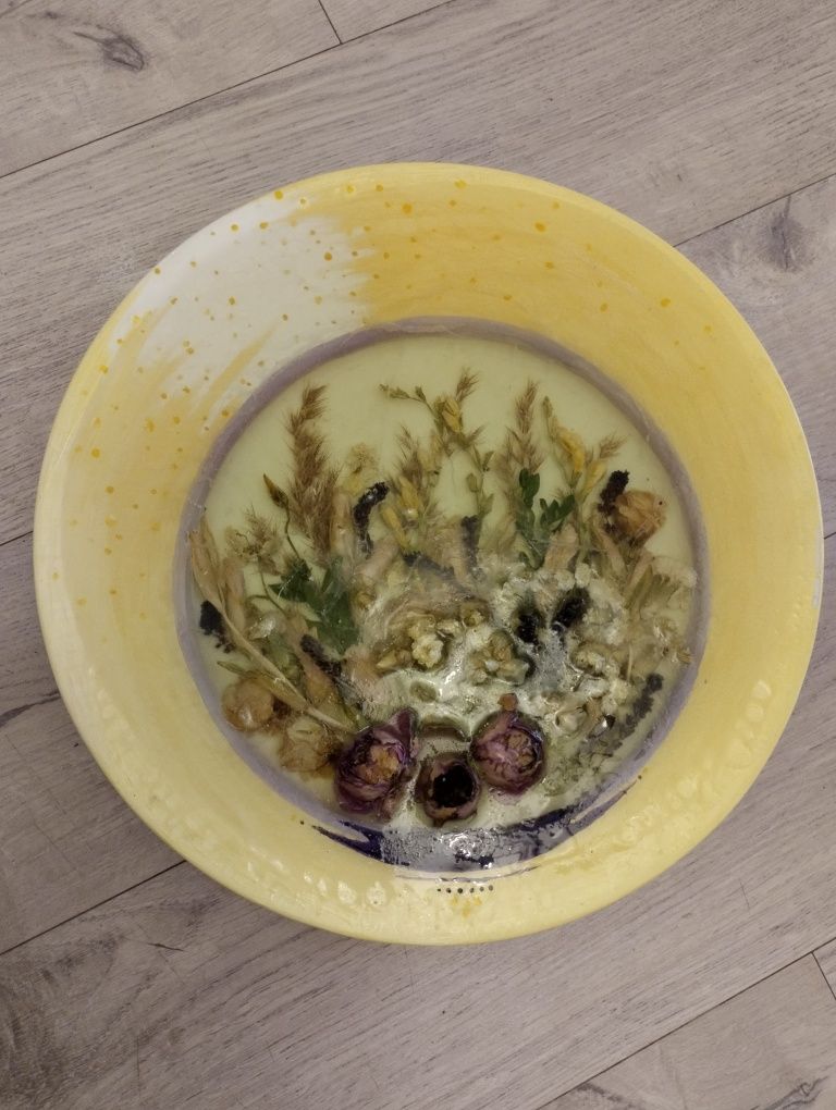 Тарелка эпоксидная с сухоцветами