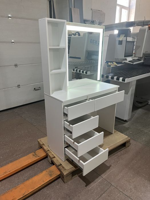 Туалетний столик з підсвіткою косметичний стіл дзеркало для макіяжу